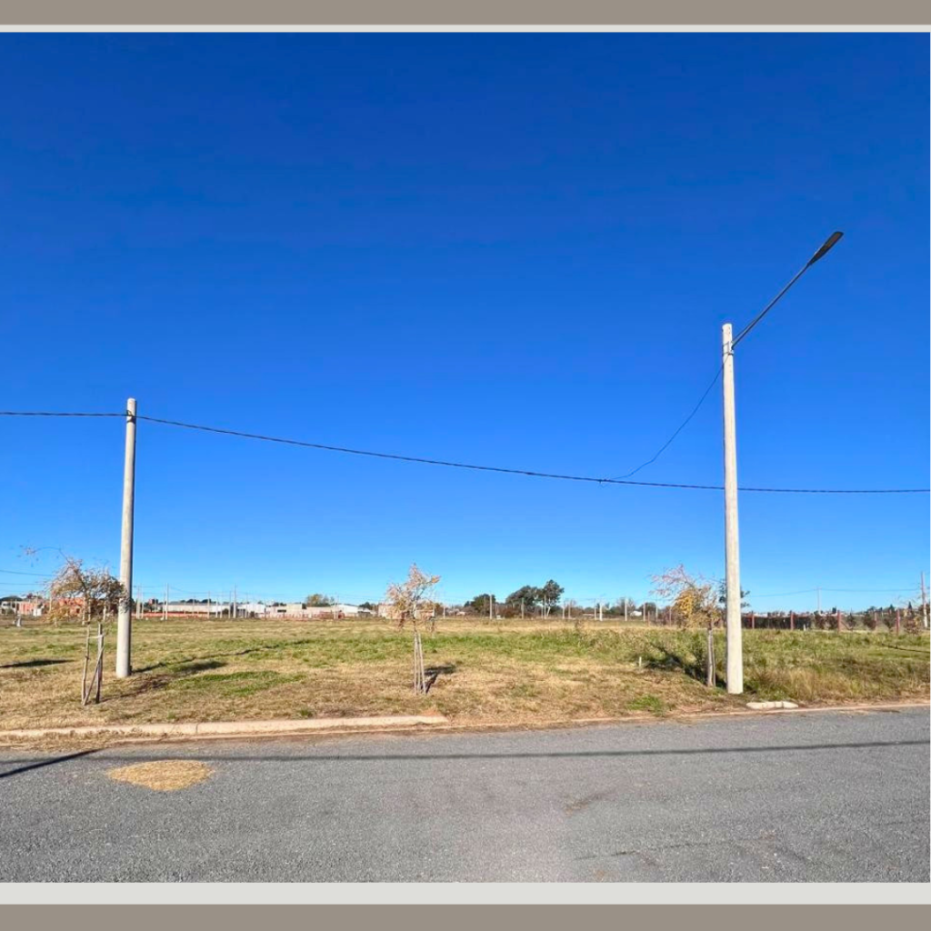 Terreno de 468 m² en Colón — Calle 32 entre 15 y 16